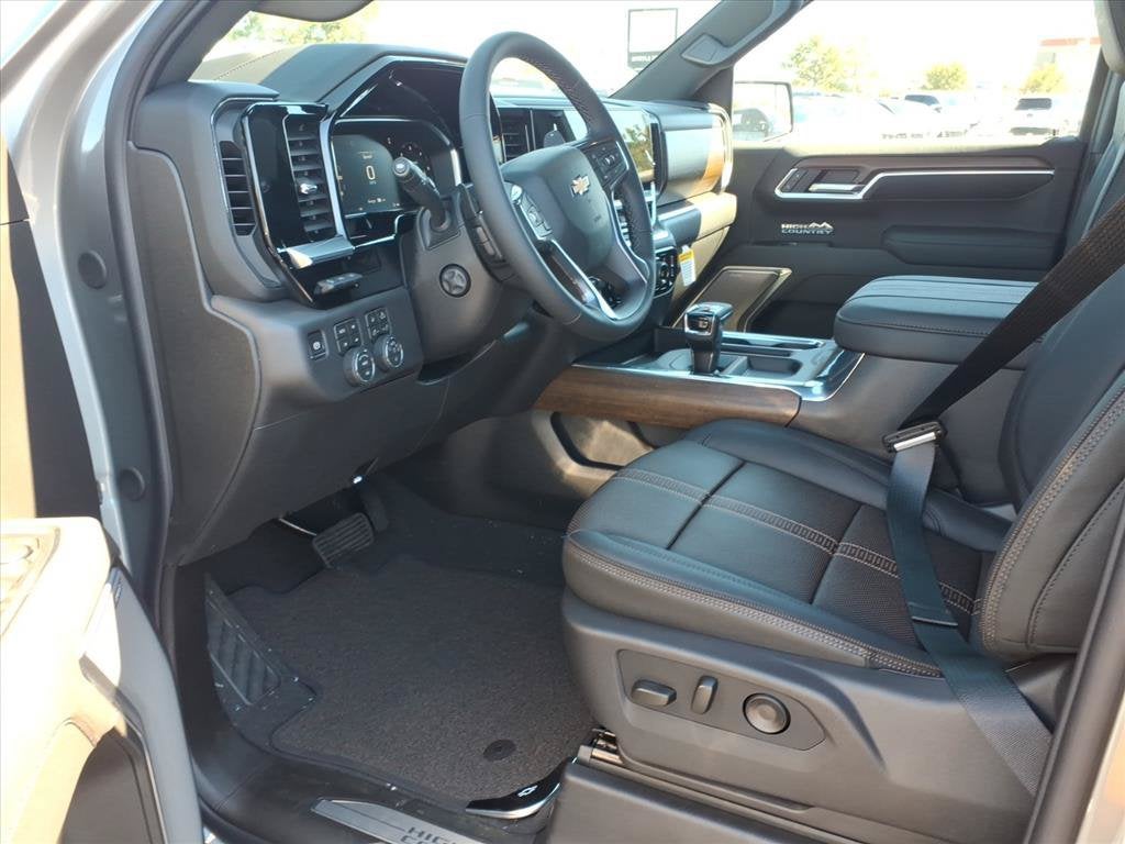 2026 Chevrolet Silverado 1500 HIGH COUNTRY Crew Cab Pickup Slide 8