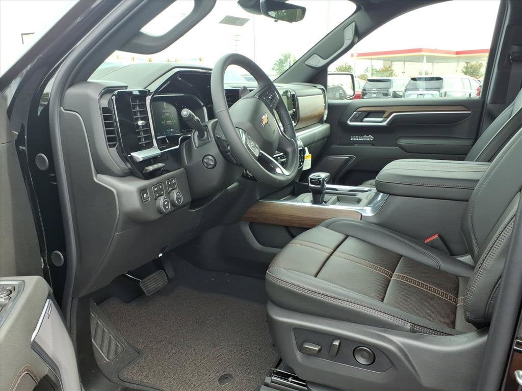 2026 Chevrolet Silverado 1500 HIGH COUNTRY Crew Cab Pickup Slide 10