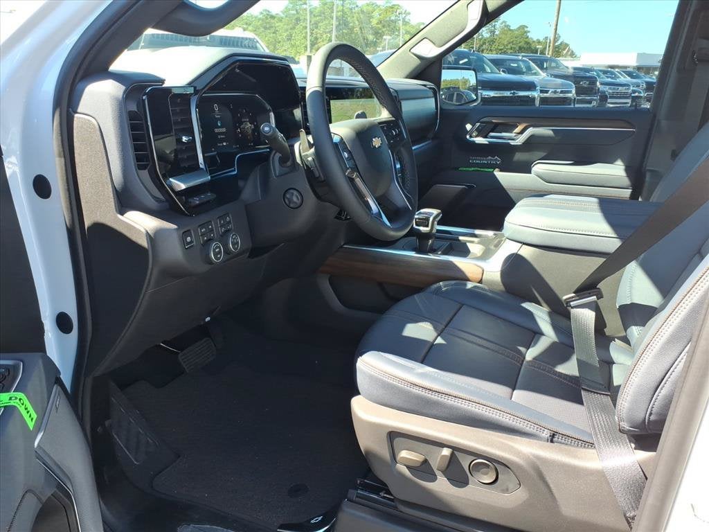 2026 Chevrolet Silverado 1500 HIGH COUNTRY Crew Cab Pickup Slide 10