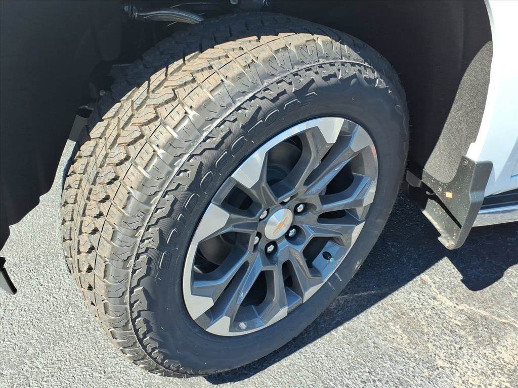 2026 Chevrolet Silverado 1500 HIGH COUNTRY Crew Cab Pickup Slide 15