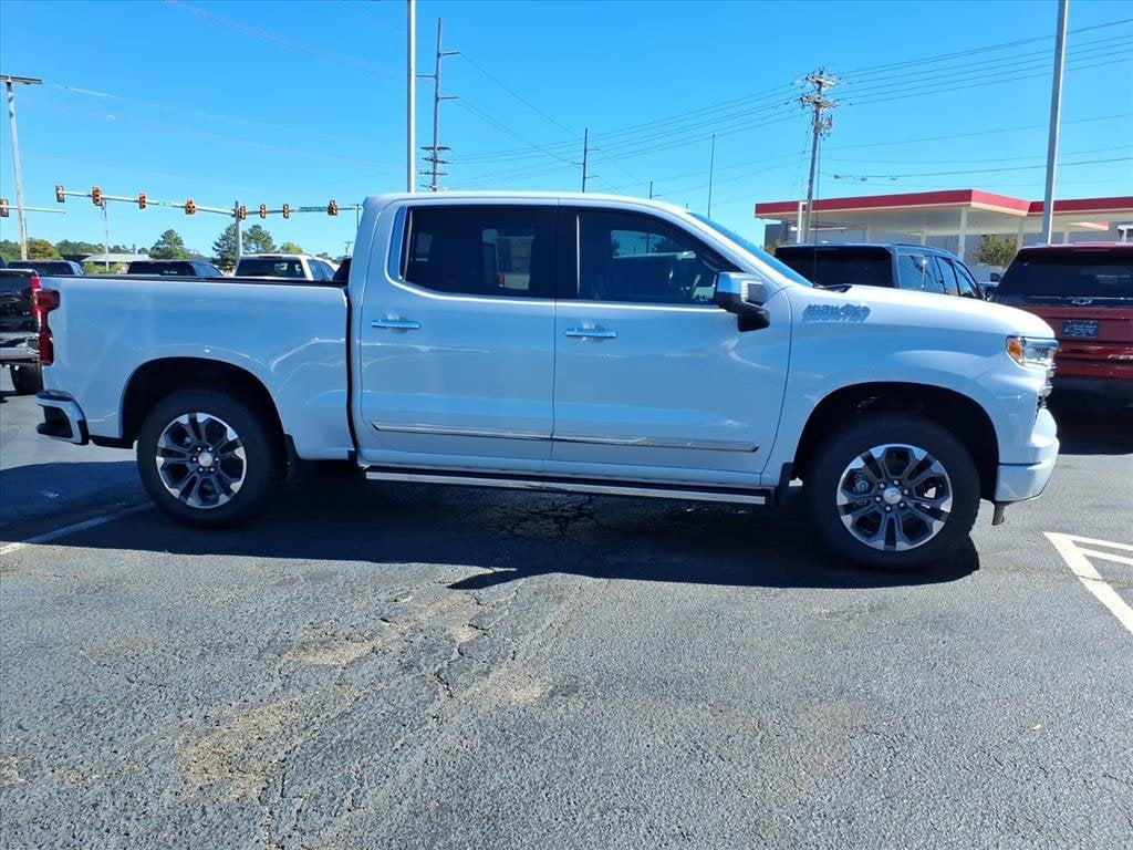 2026 Chevrolet Silverado 1500 HIGH COUNTRY Crew Cab Pickup Slide 1