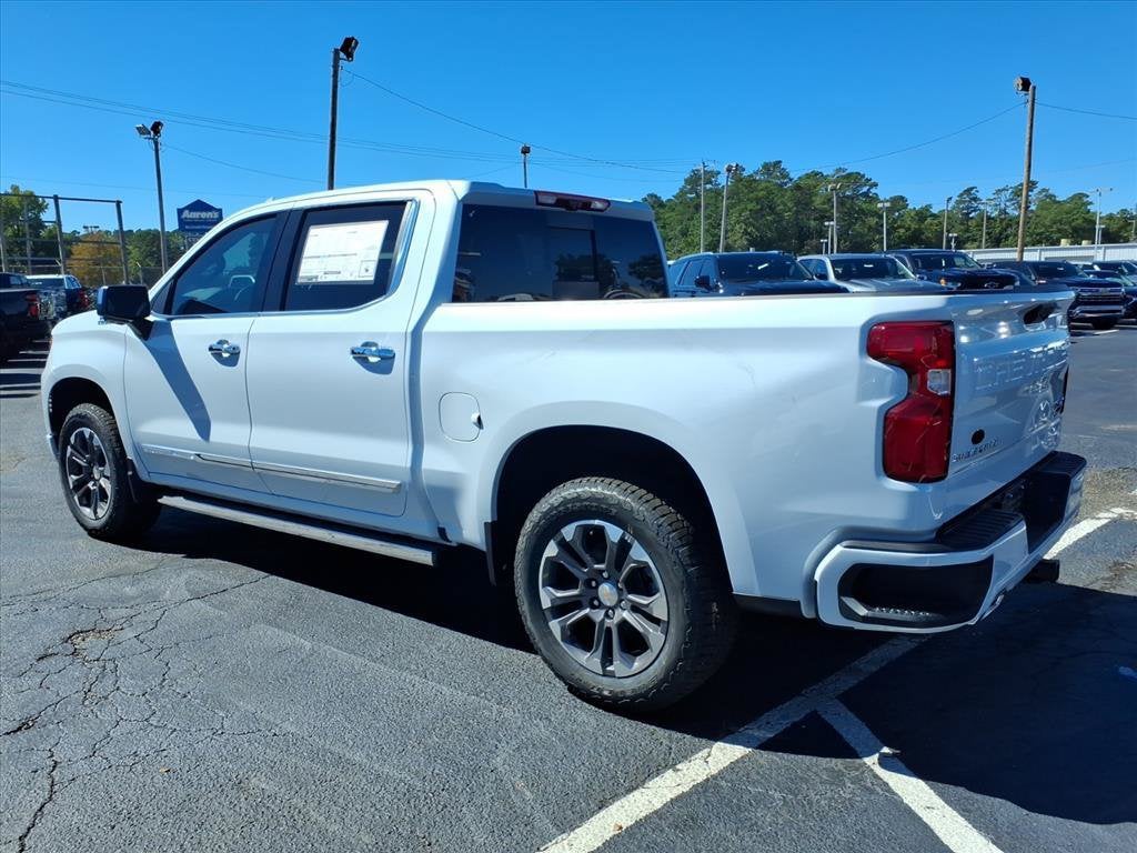 2026 Chevrolet Silverado 1500 HIGH COUNTRY Crew Cab Pickup Slide 4