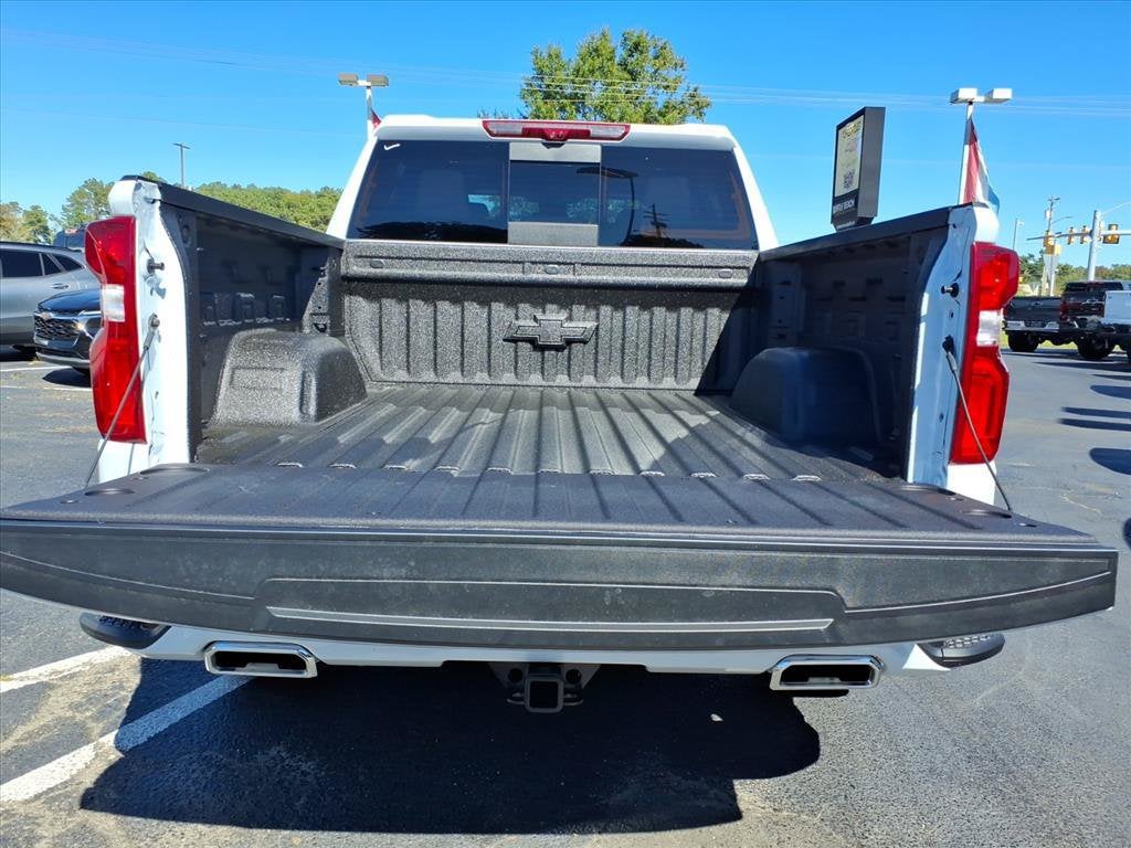 2026 Chevrolet Silverado 1500 HIGH COUNTRY Crew Cab Pickup Slide 14