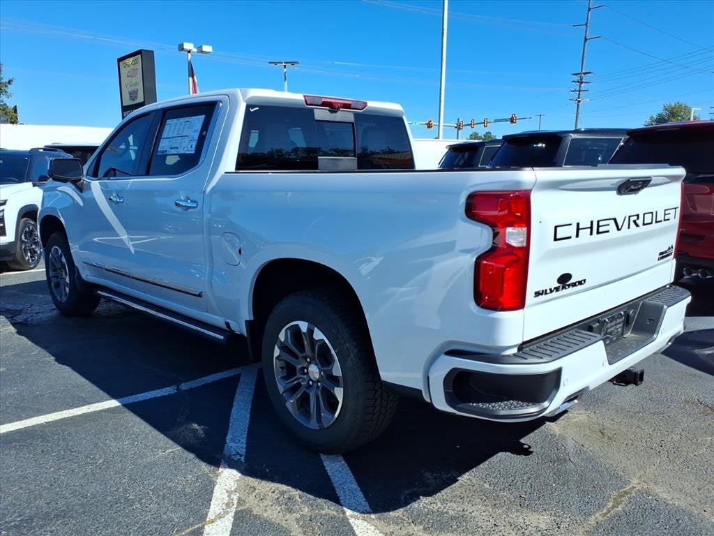 2026 Chevrolet Silverado 1500 HIGH COUNTRY Crew Cab Pickup Slide 4