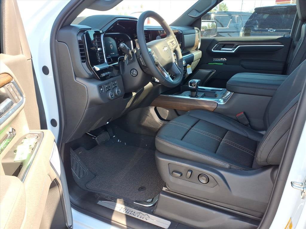 2026 Chevrolet Silverado 1500 HIGH COUNTRY Crew Cab Pickup Slide 8