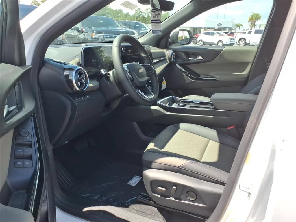2027 Chevrolet Equinox LT SUV Slide 10