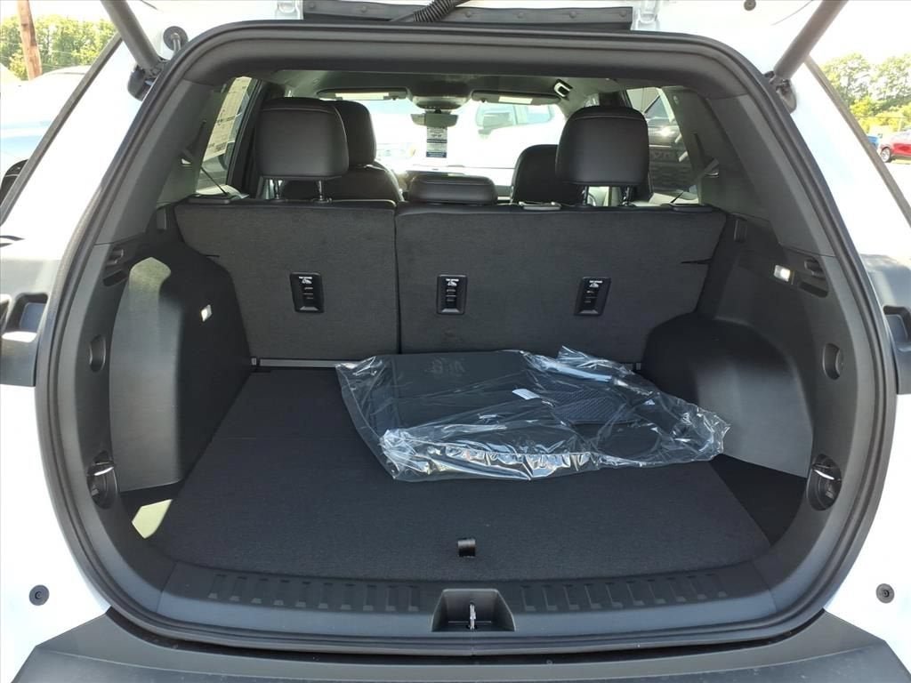 2027 Chevrolet Equinox LT SUV Slide 14