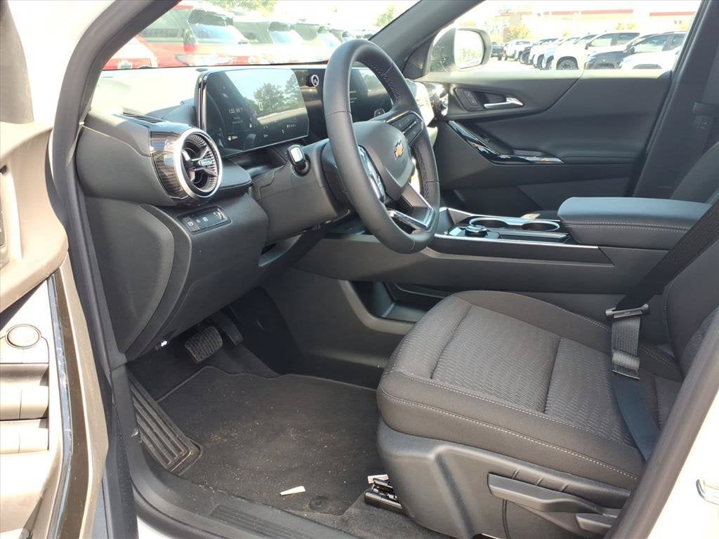 2027 Chevrolet Equinox LT SUV Slide 10