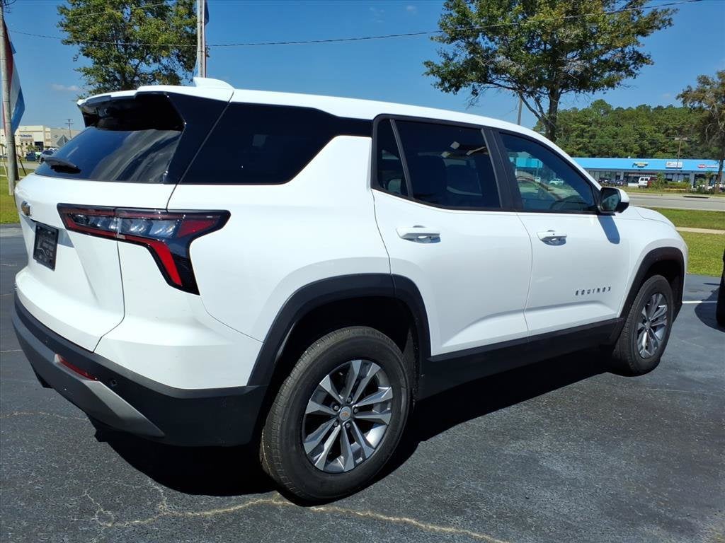 2027 Chevrolet Equinox LT SUV Slide 2