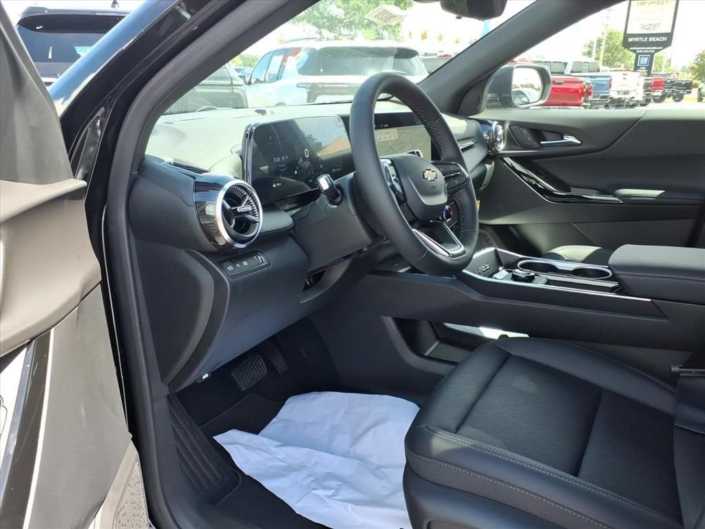 2027 Chevrolet Equinox LT SUV Slide 10