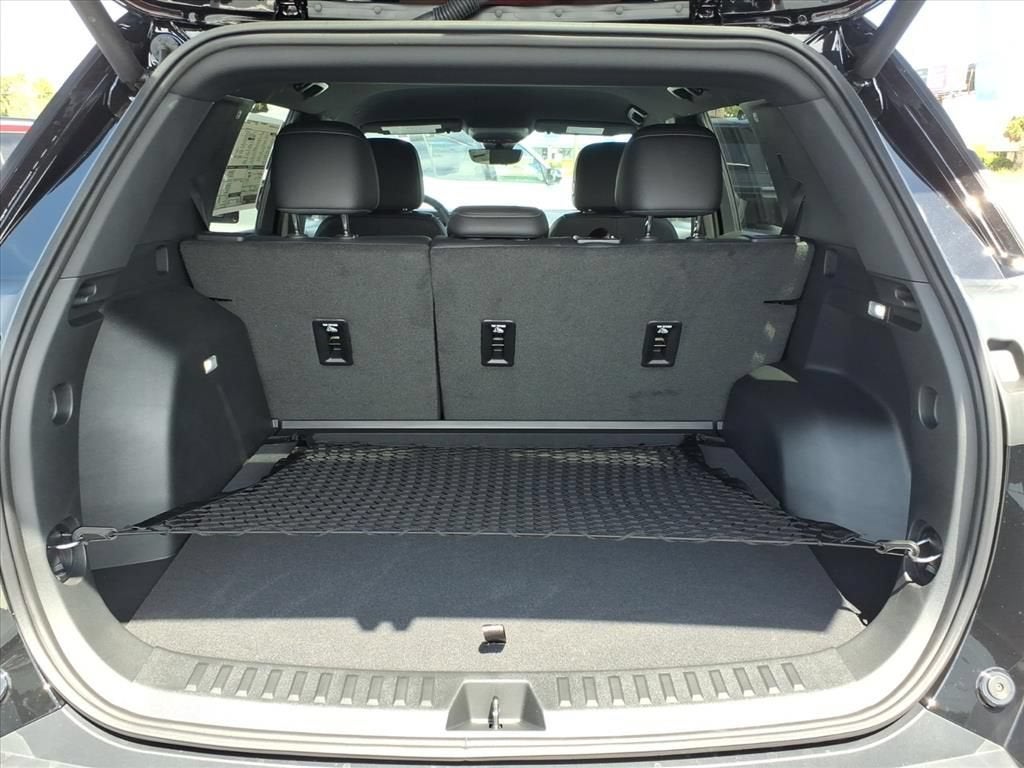 2027 Chevrolet Equinox LT SUV Slide 14