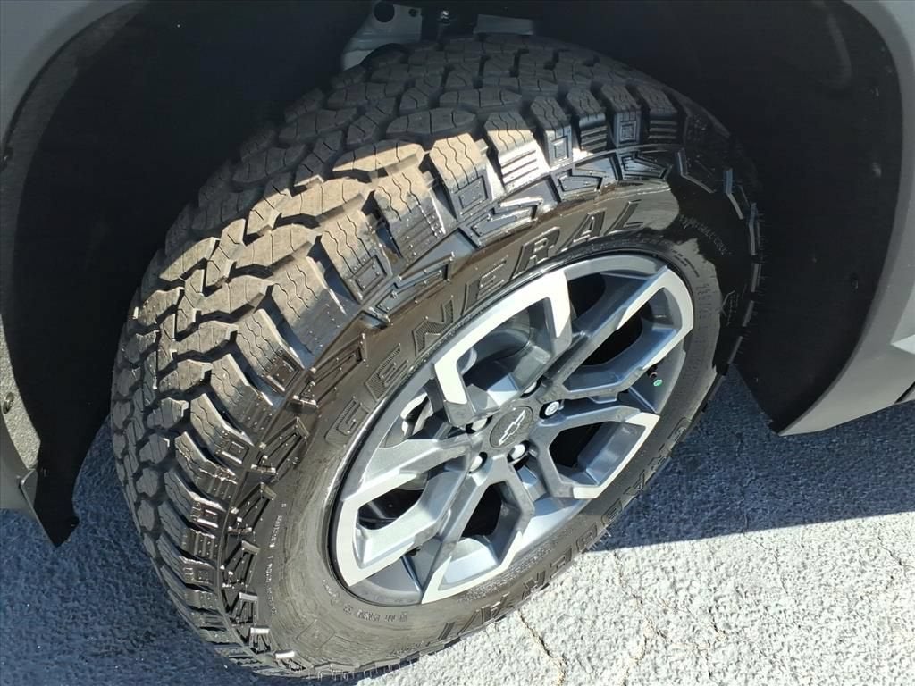 2027 Chevrolet Equinox ACTIV SUV Slide 15
