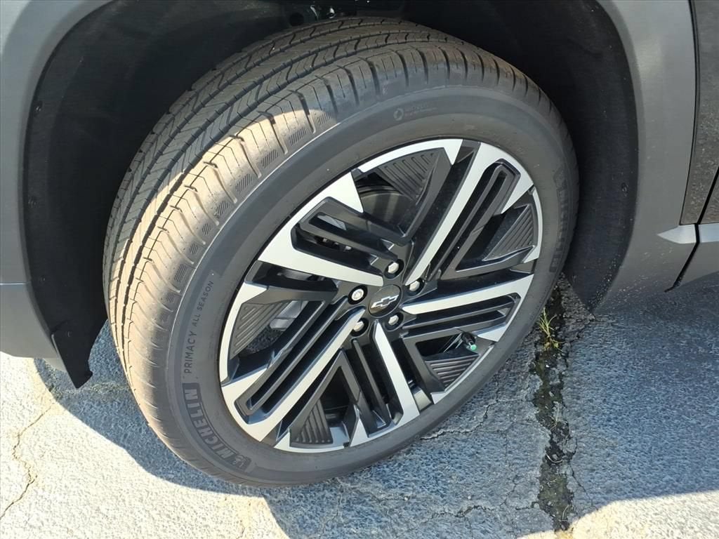 2027 Chevrolet Equinox RS SUV Slide 15