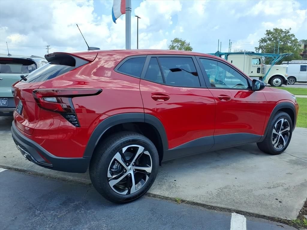 2026 Chevrolet Trax 1RS SUV Slide 2