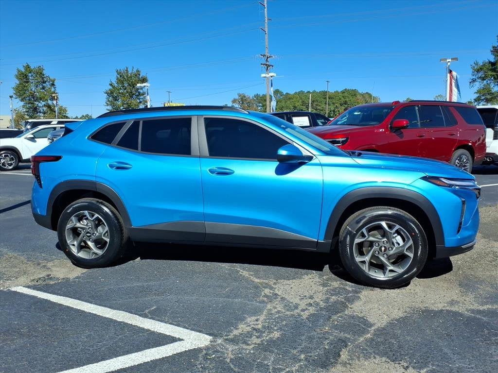 2026 Chevrolet Trax LT SUV Slide 1