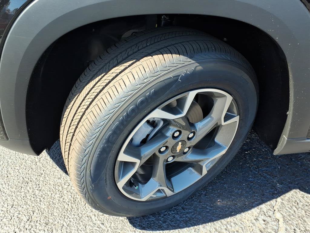 2026 Chevrolet Trax LT SUV Slide 15
