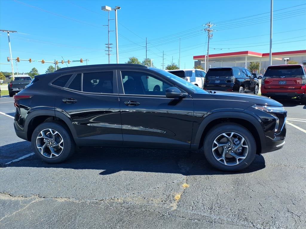 2026 Chevrolet Trax LT SUV Slide 1