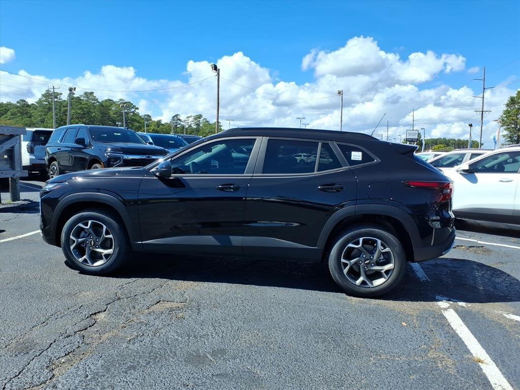 2026 Chevrolet Trax LT SUV Slide 5