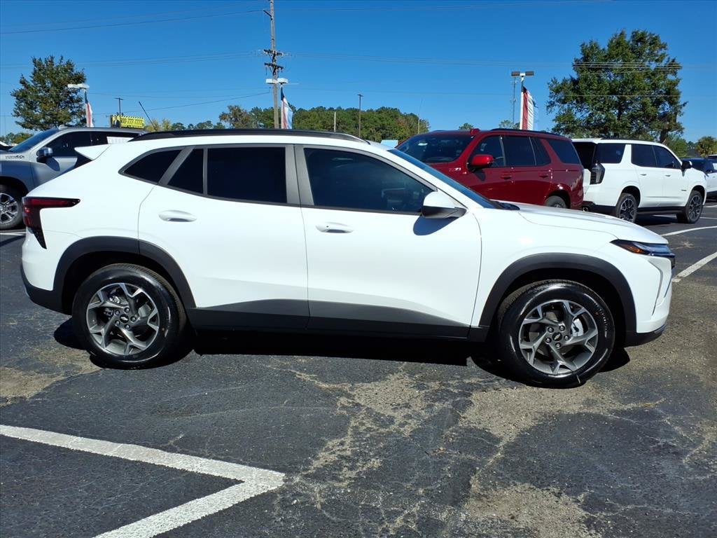 2026 Chevrolet Trax LT SUV Slide 1