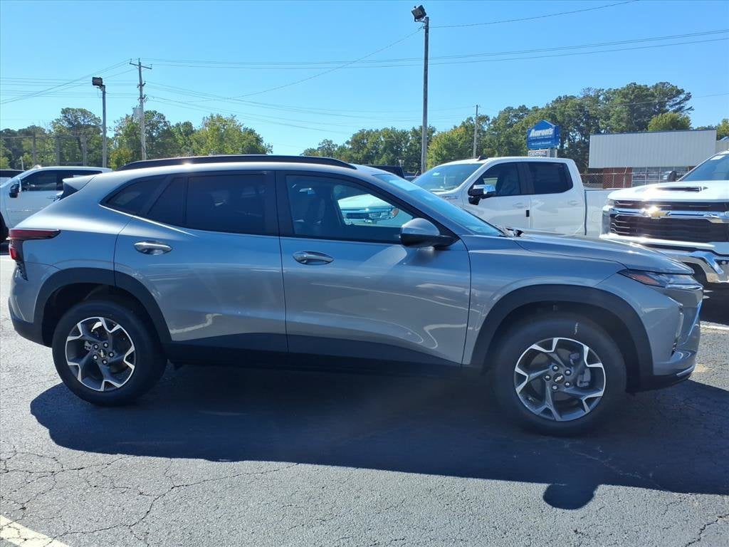 2026 Chevrolet Trax LT SUV Slide 1
