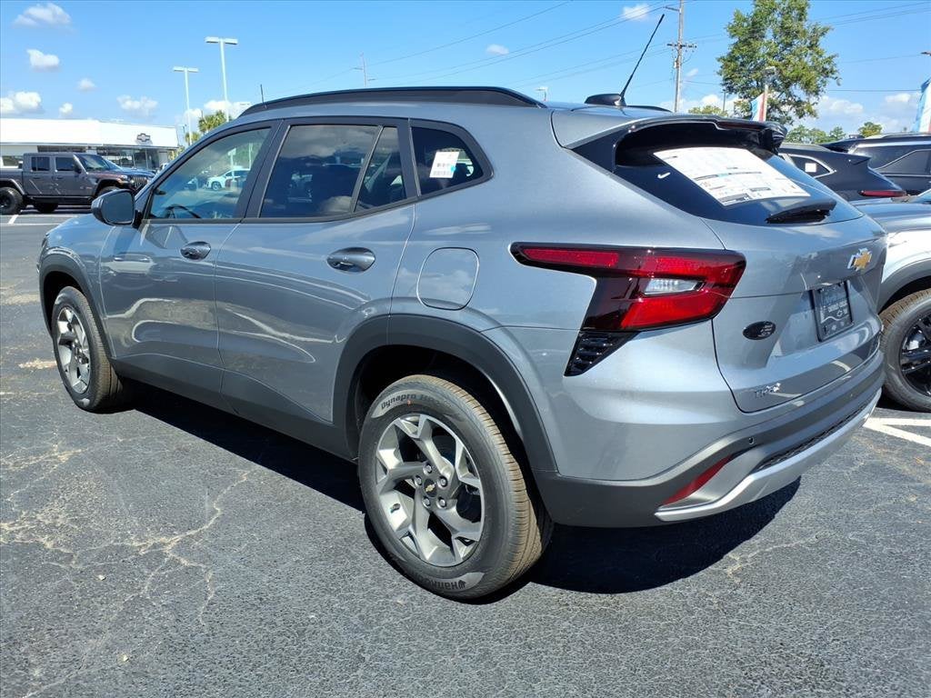 2026 Chevrolet Trax LT SUV Slide 4