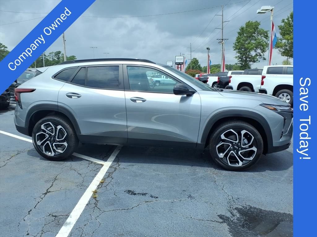 2026 Chevrolet Trax 2RS SUV Slide 1