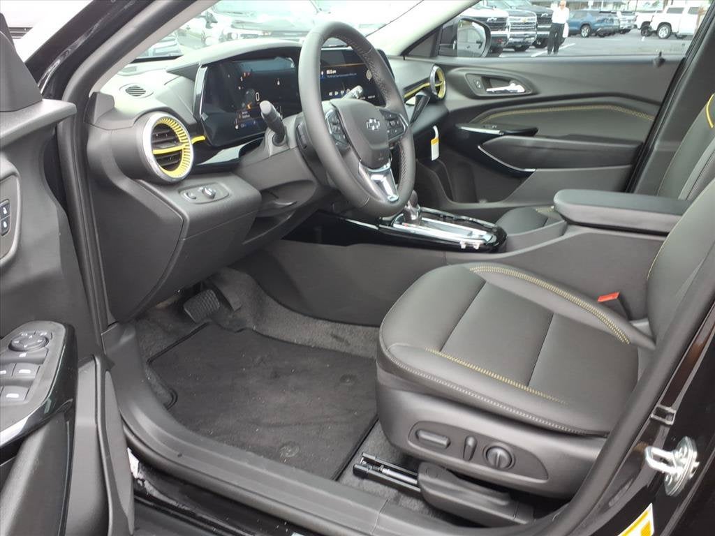 2026 Chevrolet Trax ACTIV SUV Slide 10