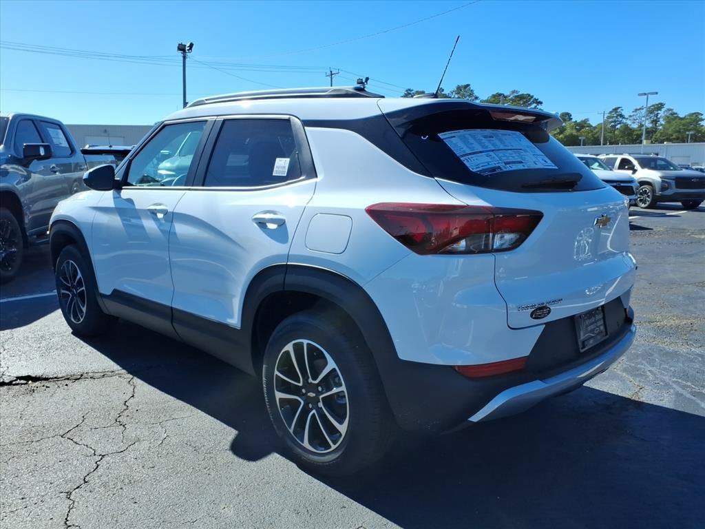 2026 Chevrolet Trailblazer LT SUV Slide 4