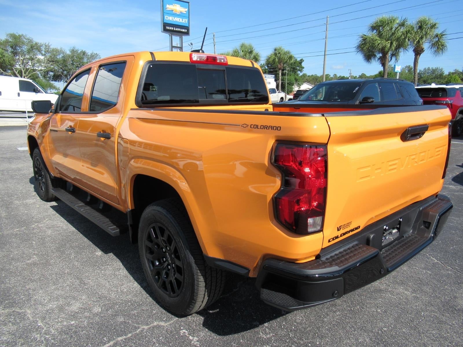 View vehicle photo 7