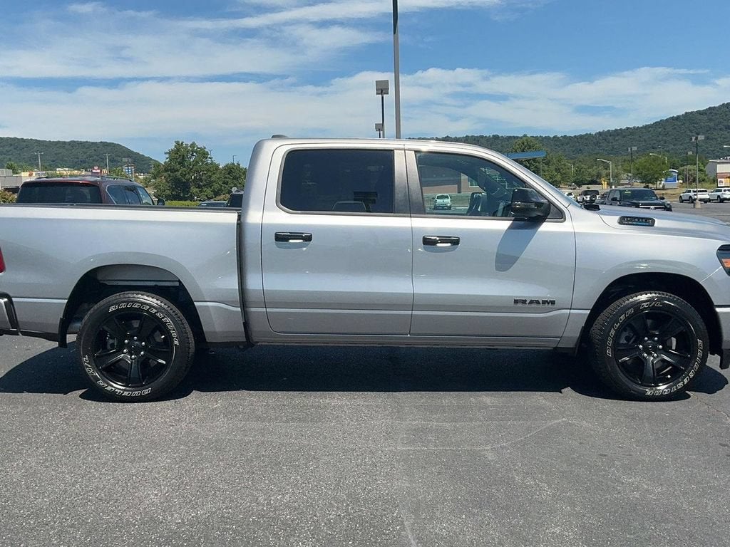 View vehicle photo 4