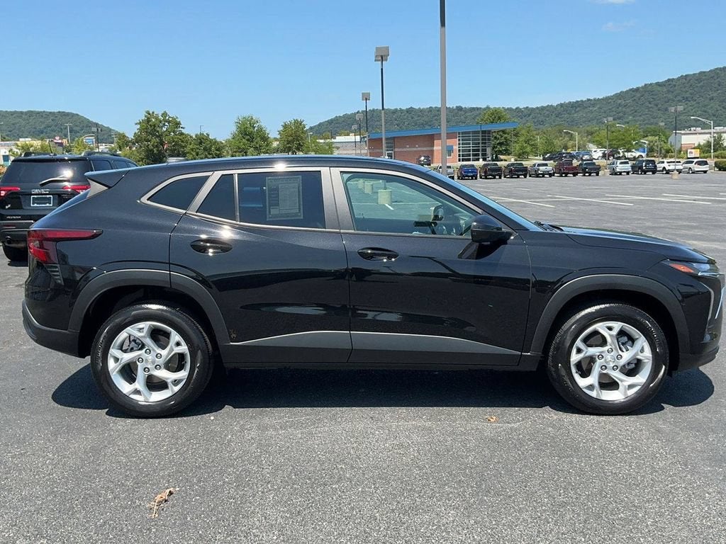 View vehicle photo 4