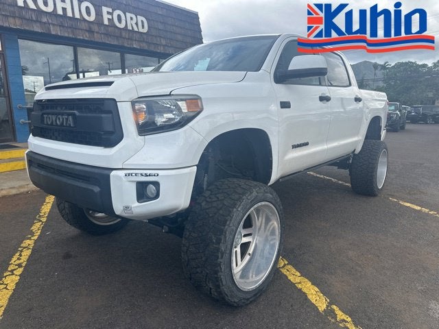 White 2017 Toyota Tundra Pickup Truck Four-Wheel Drive 6-Speed Automatic Overdrive