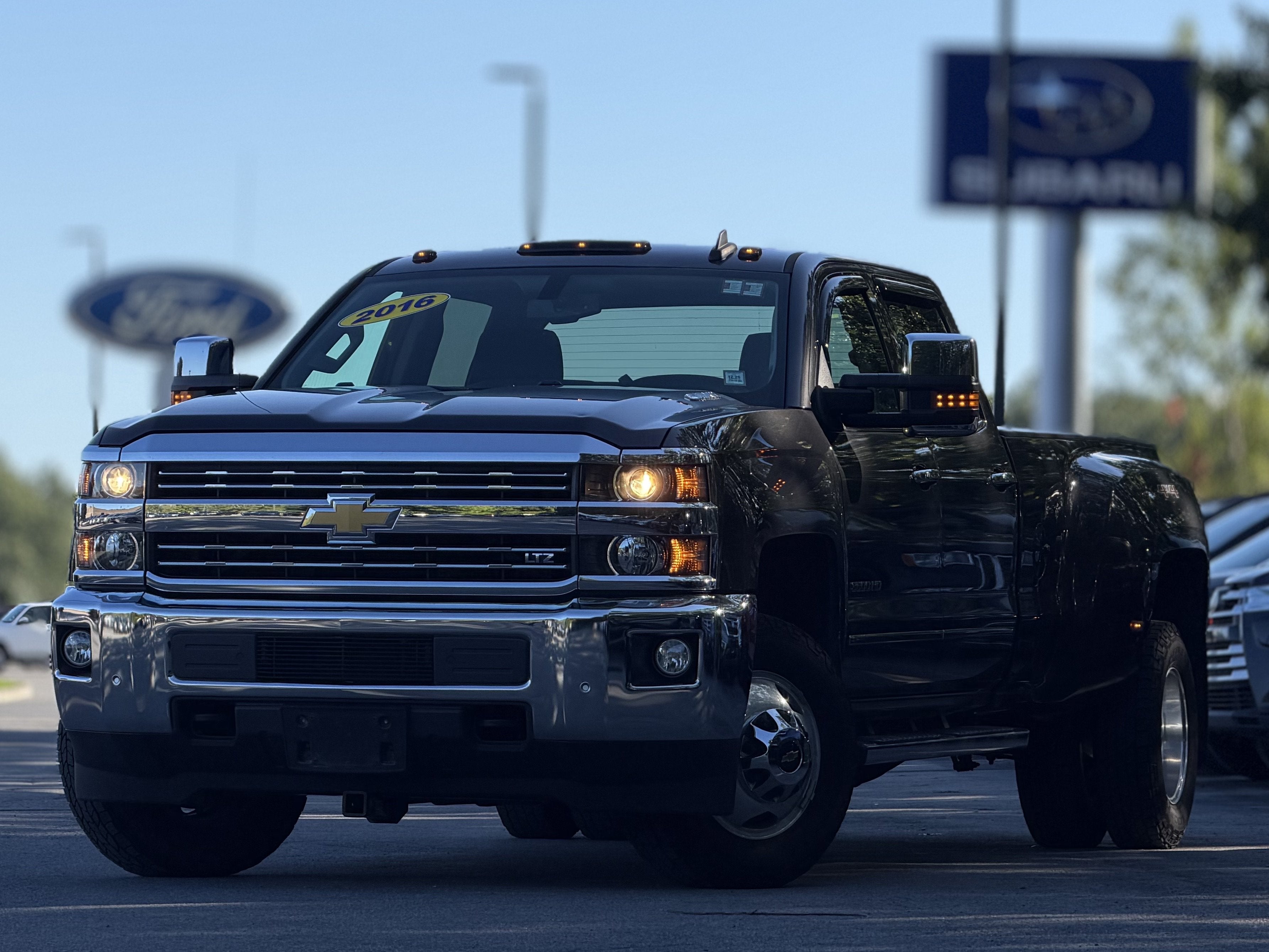 2016 Chevrolet Silverado 3500HD Gris (Tungsten Metallic) Camioneta Todo terreno 6 velocidades Automática