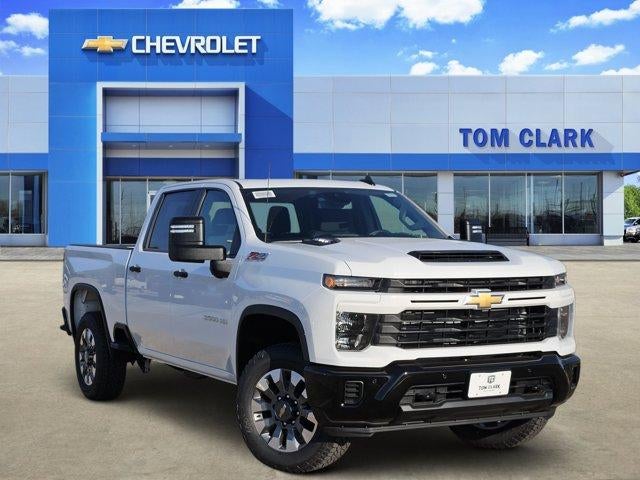 Summit White 2026 Chevrolet Silverado 2500HD Pickup Truck Four-Wheel Drive Automatic