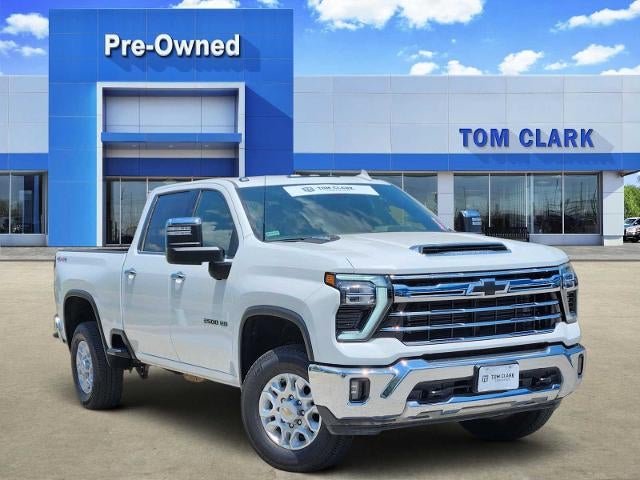 Summit White 2026 Chevrolet Silverado 3500HD Pickup Truck Four-Wheel Drive Automatic