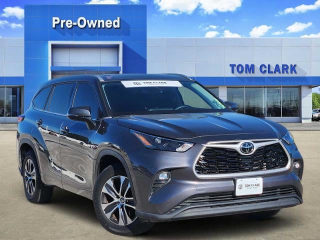 Magnetic Gray Met 2022 Toyota Highlander SUV / Crossover Front-Wheel Drive Automatic