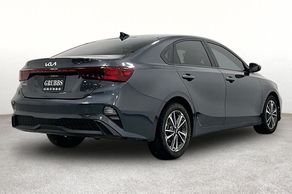 Gravity Gray 2024 Kia Forte Sedan Front-Wheel Drive Continuously Variable Transmission