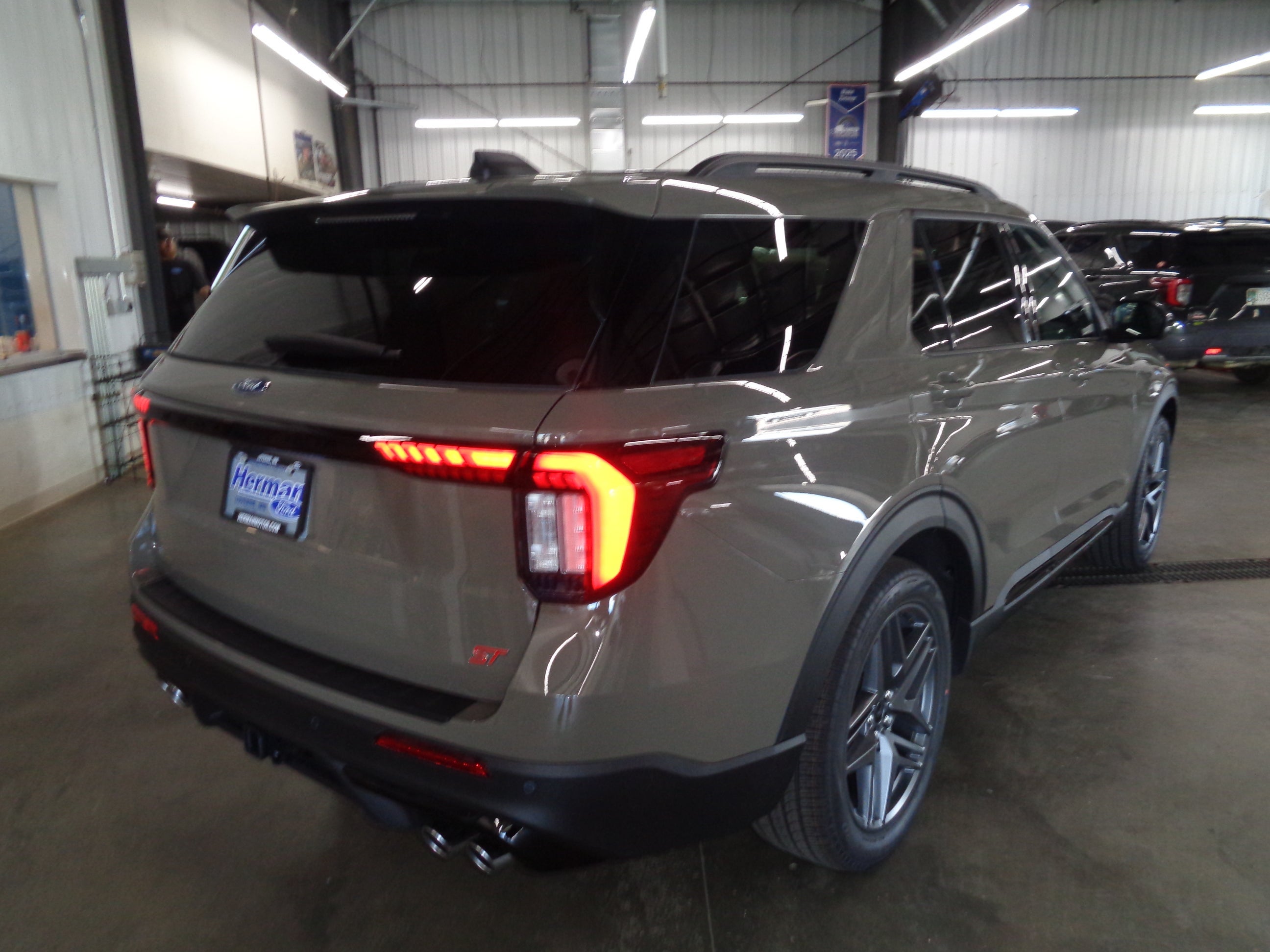 View vehicle photo 3