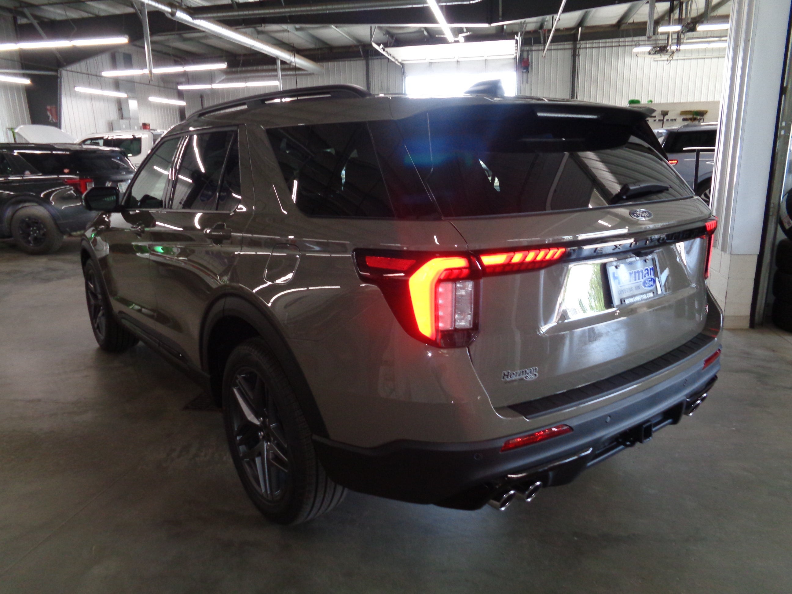 View vehicle photo 4