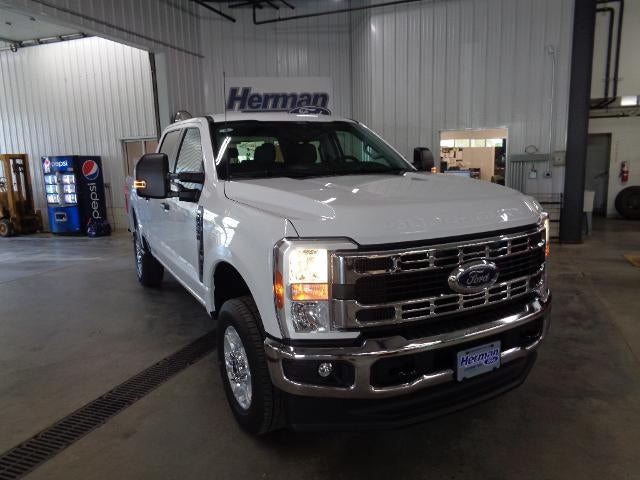 Oxford White 2026 Ford F-250 Super Duty Pickup Truck Four-Wheel Drive Automatic