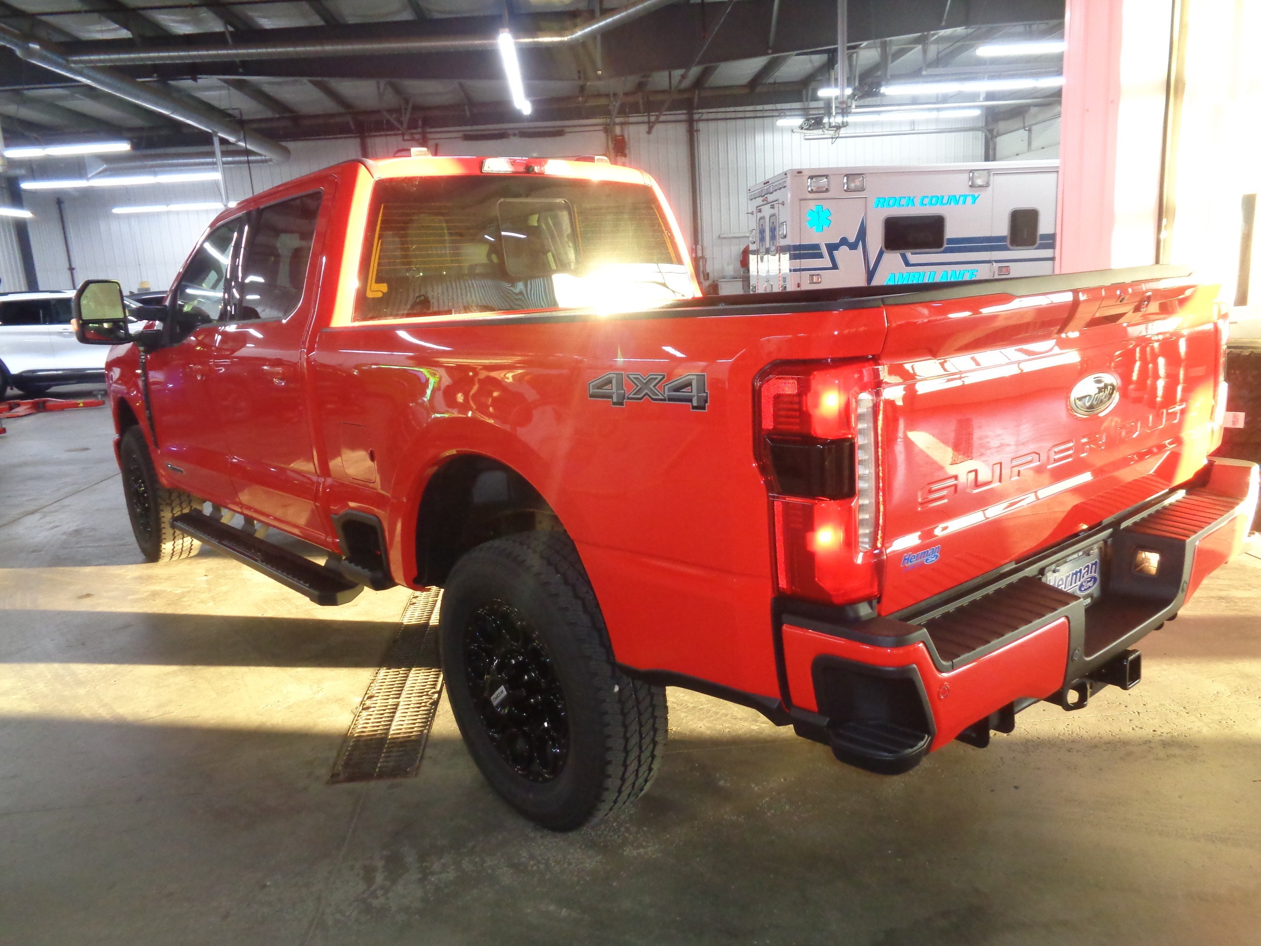 View vehicle photo 4