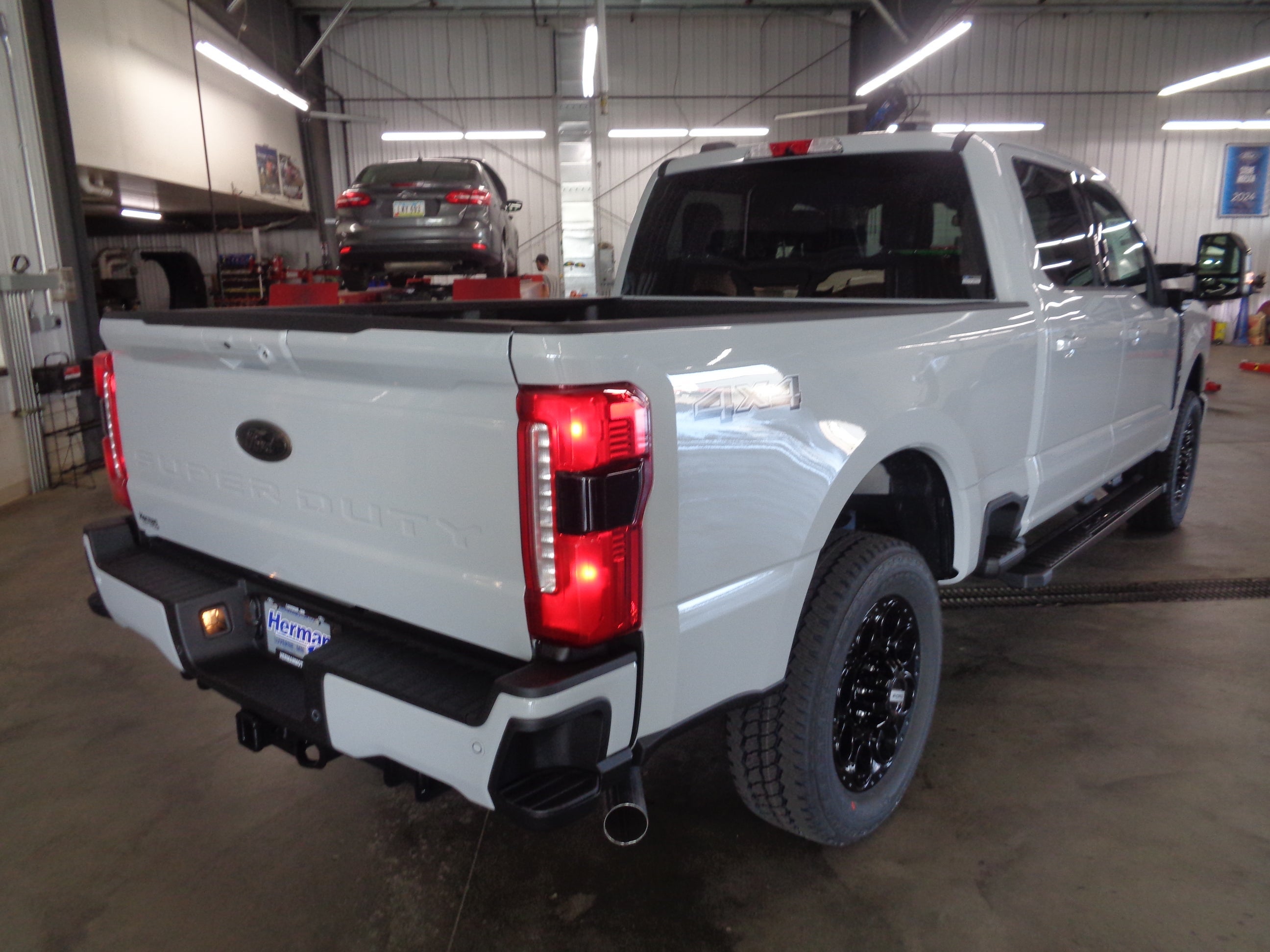 View vehicle photo 3