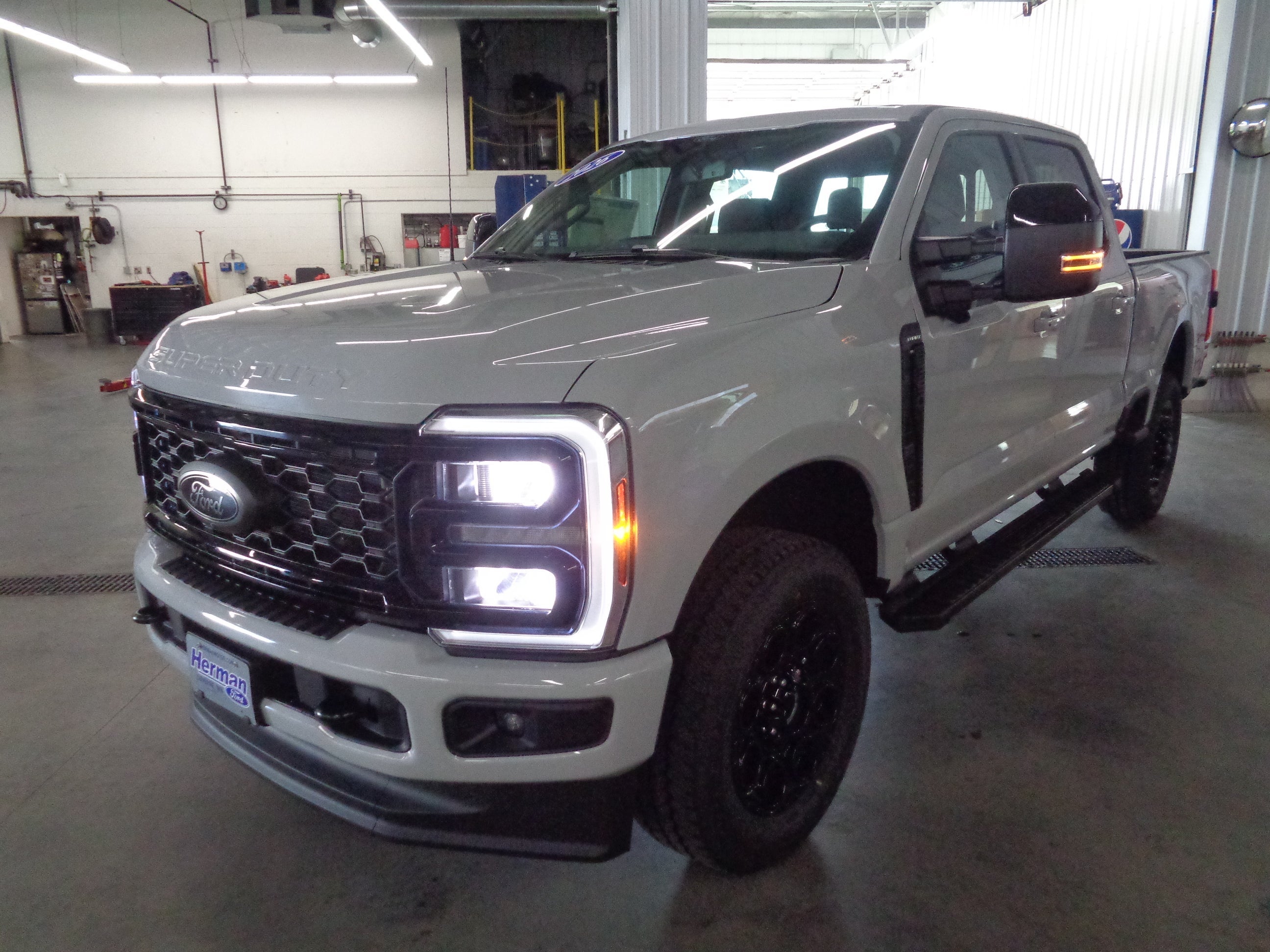 View vehicle photo 6