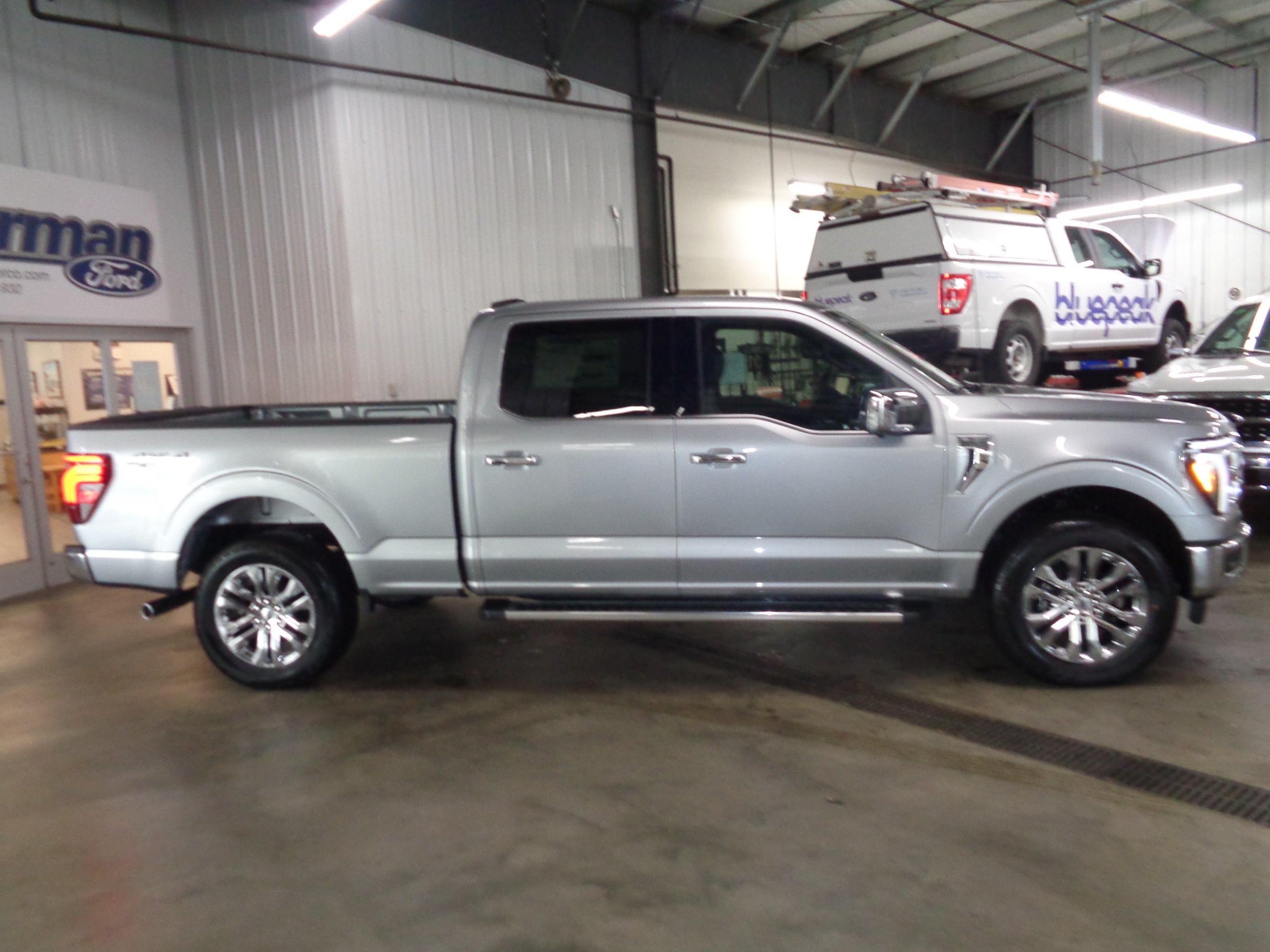 View vehicle photo 2