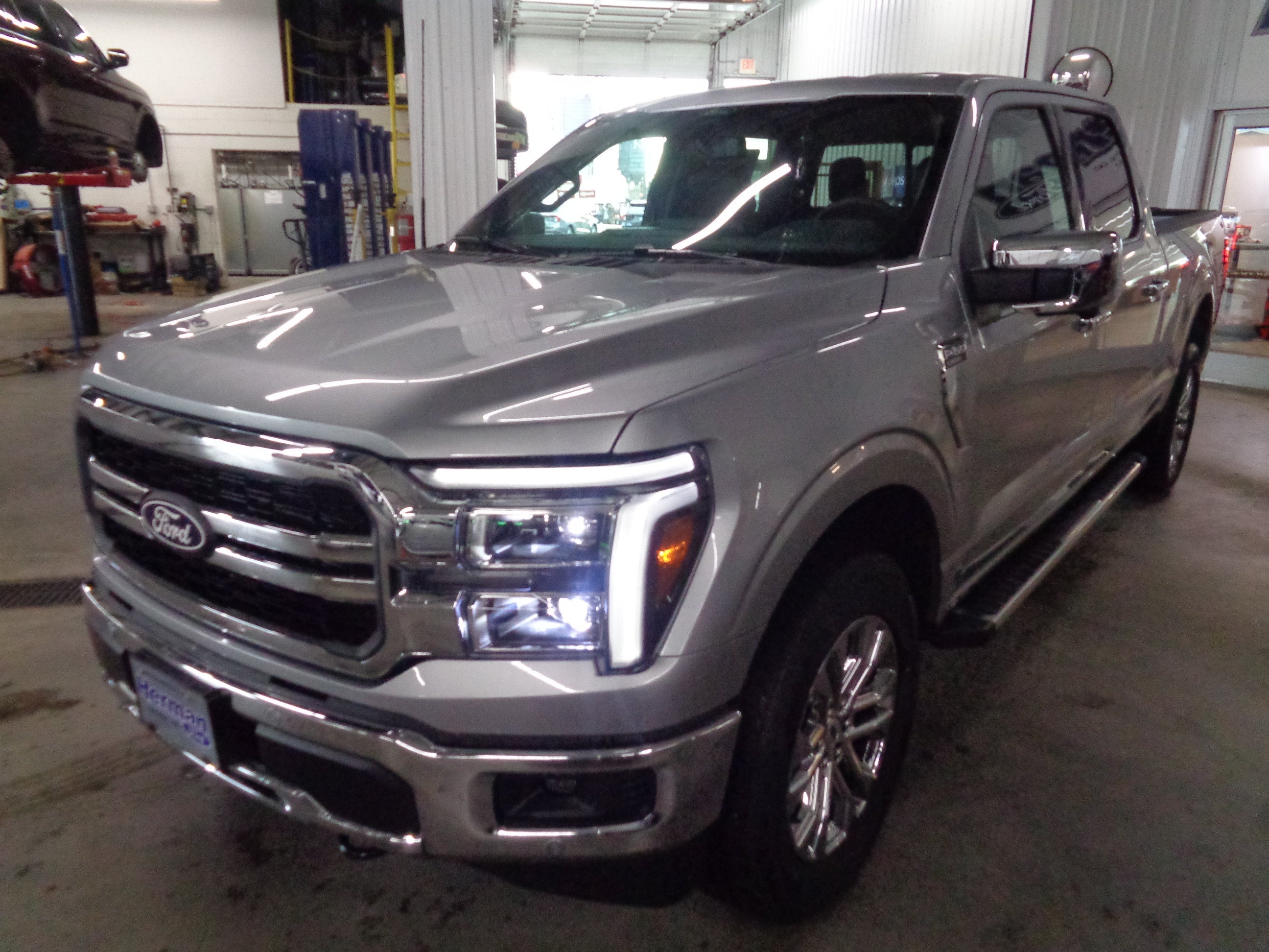View vehicle photo 6