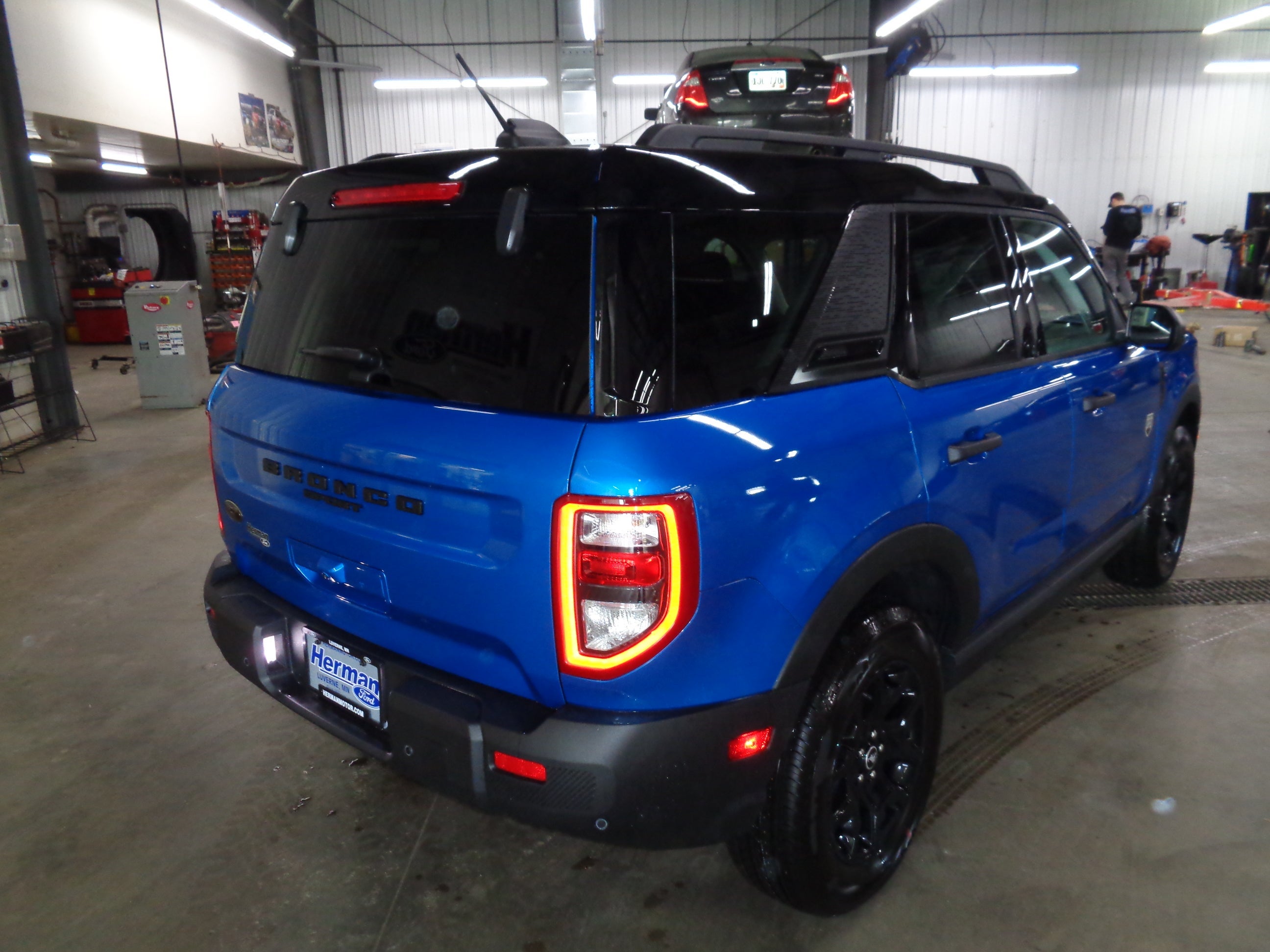 View vehicle photo 3