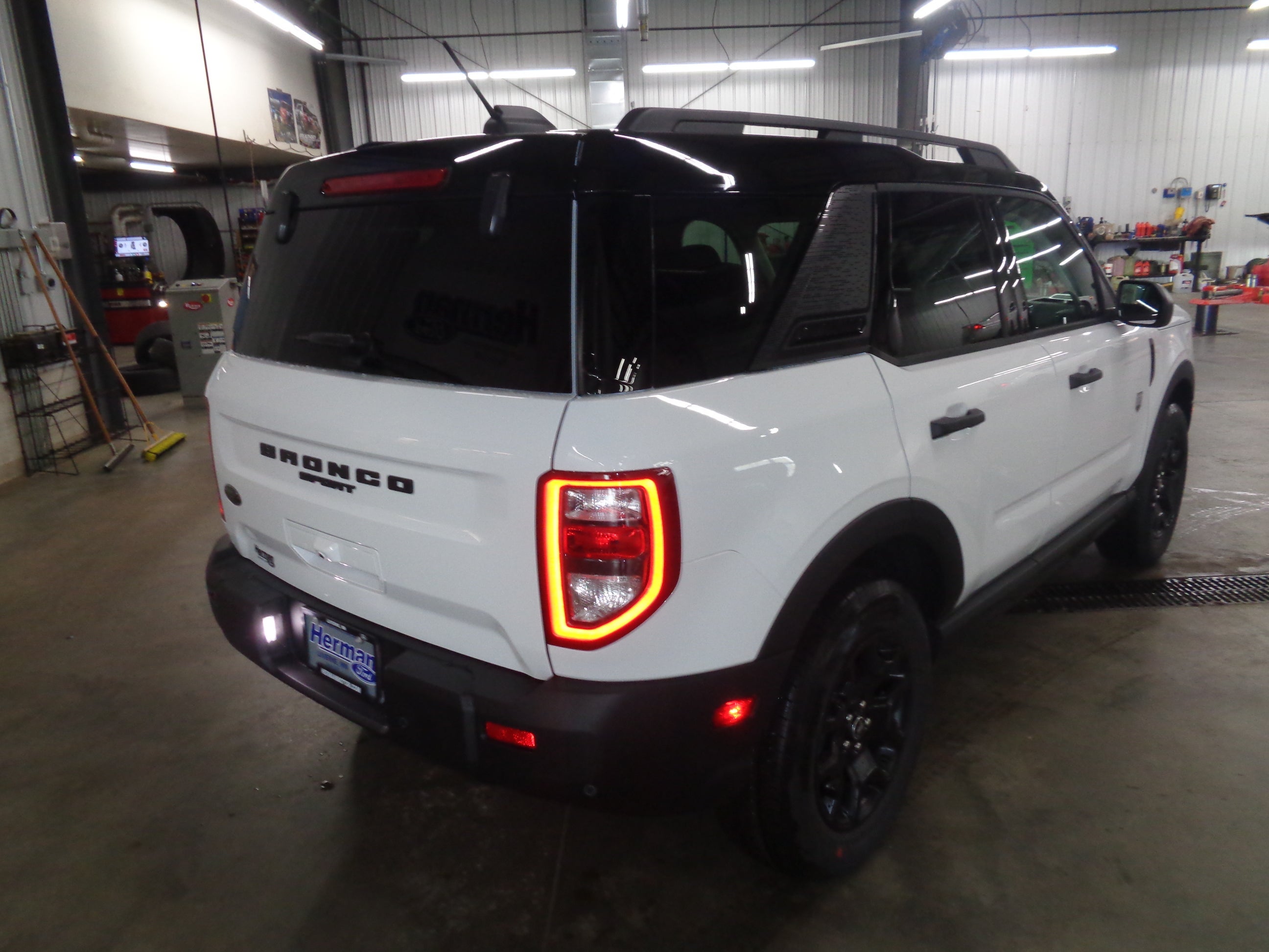 View vehicle photo 3