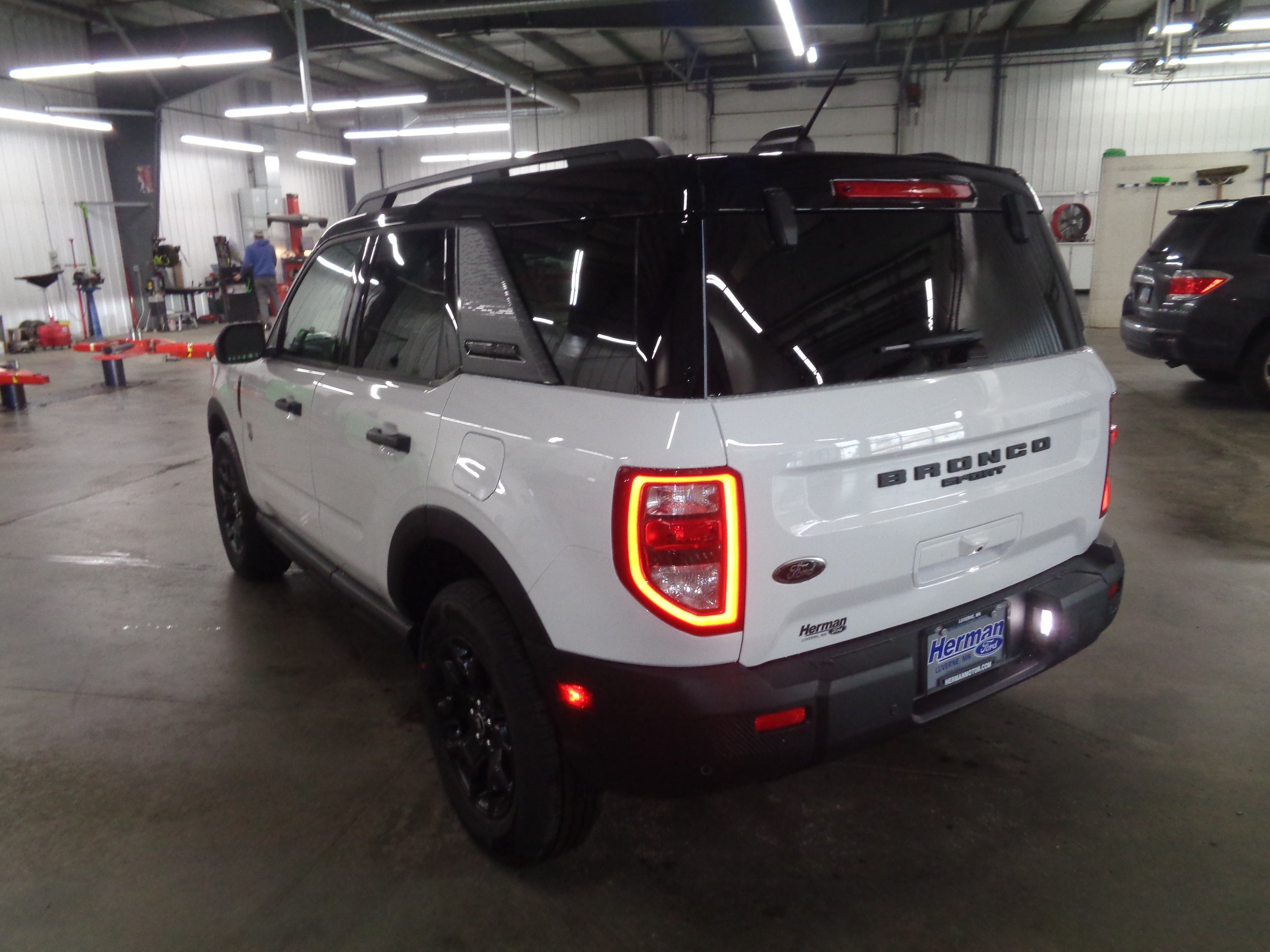 View vehicle photo 4