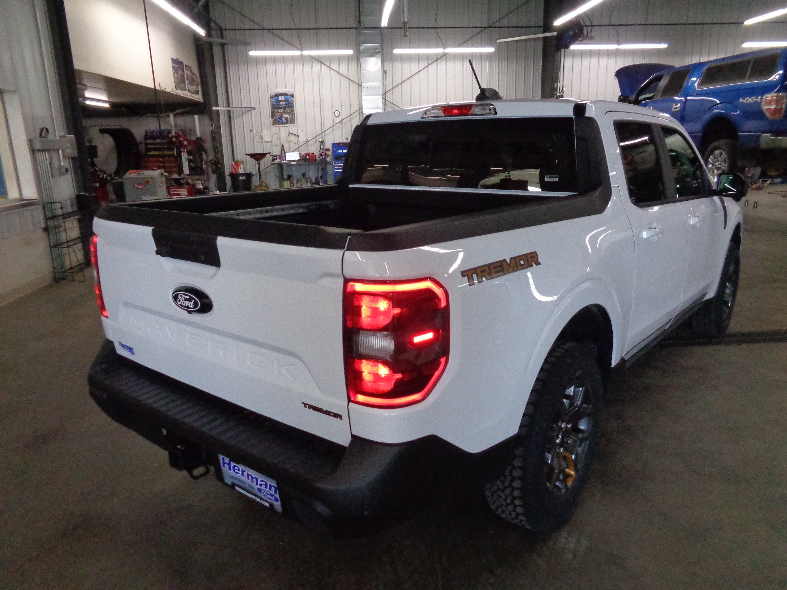 View vehicle photo 3