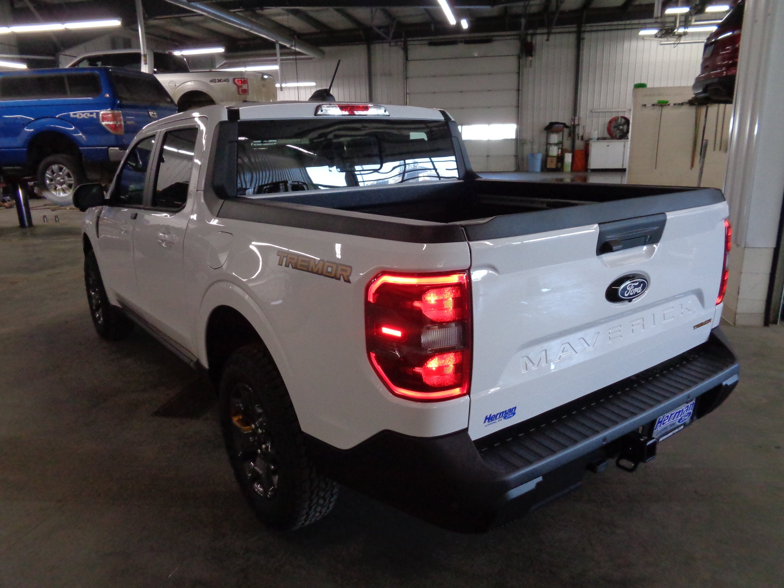 View vehicle photo 4